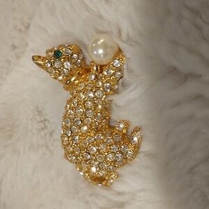 Cat brooch
